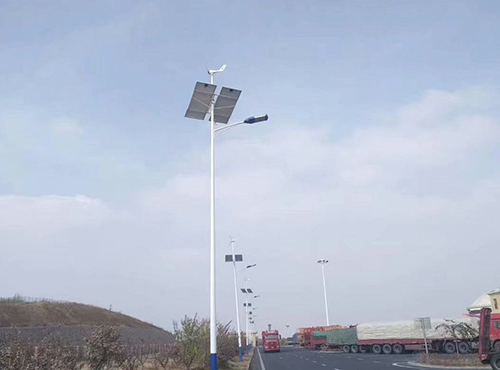 南京歐陸電氣風光互補照明系統(tǒng)，設備配置功率300W